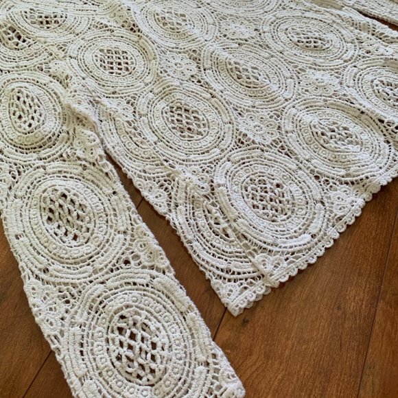 Solitaire Long Sleeved Open Weave Crocheted Lace Top-Size S - Picture 9 of 9